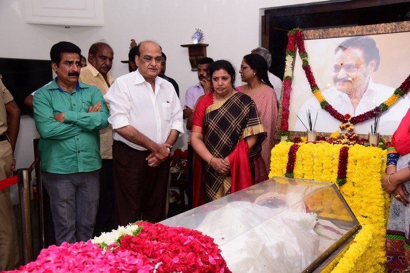 Celebrities-Pay-Homage-To-Nandamuri-Harikrishna-Photos-15