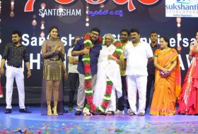 Celebs-At-Santosham-Awards-2018-05