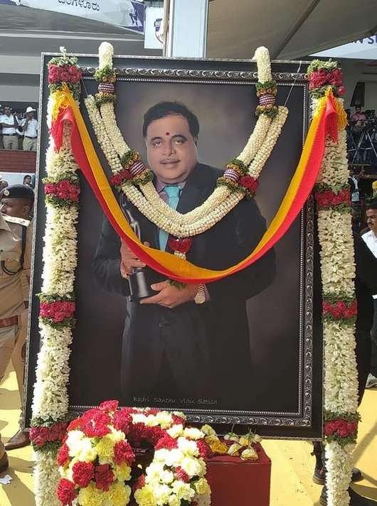 Celebs-Condolences-to-Ambarish-03