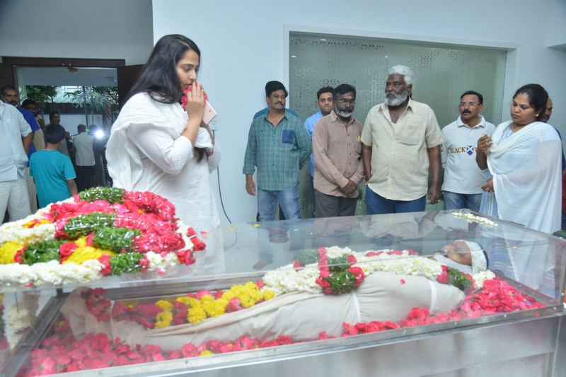 Photo 11of 15 | Tollywood Celebs | Celebs-Condolences-to-Kodi-Ramakrishna-05 | Celebs Condolences to Kodi Ramakrishna Pictures