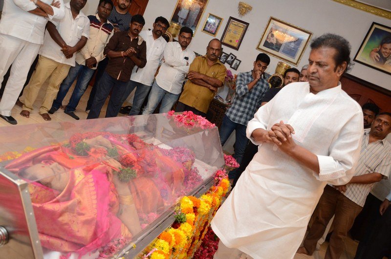Celebs-Condolences-to-Vijaya-Nirmala-10