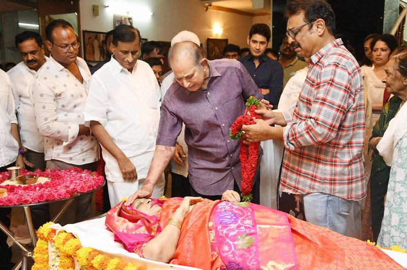 Celebs-Pay-Homage-To-Vijaya-Nirmala-01