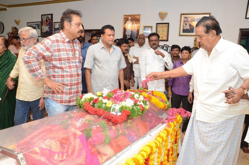 Celebs-Pay-Homage-To-Vijaya-Nirmala-02