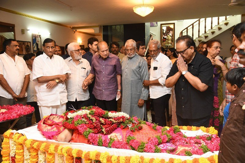 Celebs-Pay-Homage-To-Vijaya-Nirmala-07