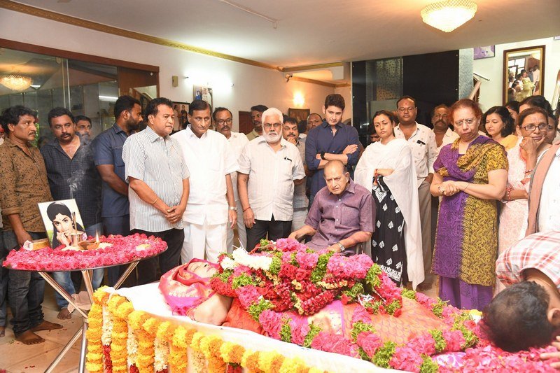 Celebs-Pay-Homage-To-Vijaya-Nirmala-09