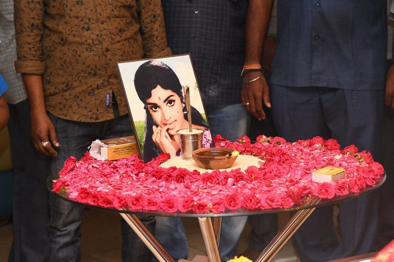 Celebs-Pay-Homage-To-Vijaya-Nirmala-10