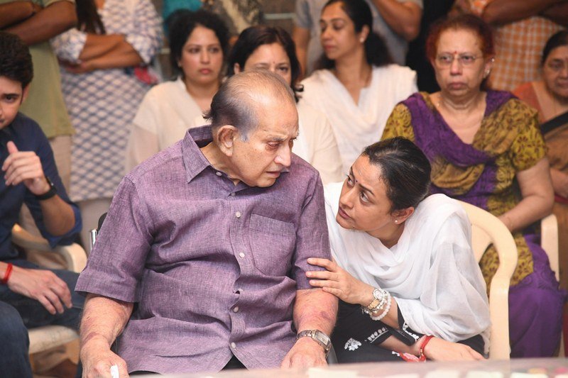 Celebs-Pay-Homage-To-Vijaya-Nirmala-12