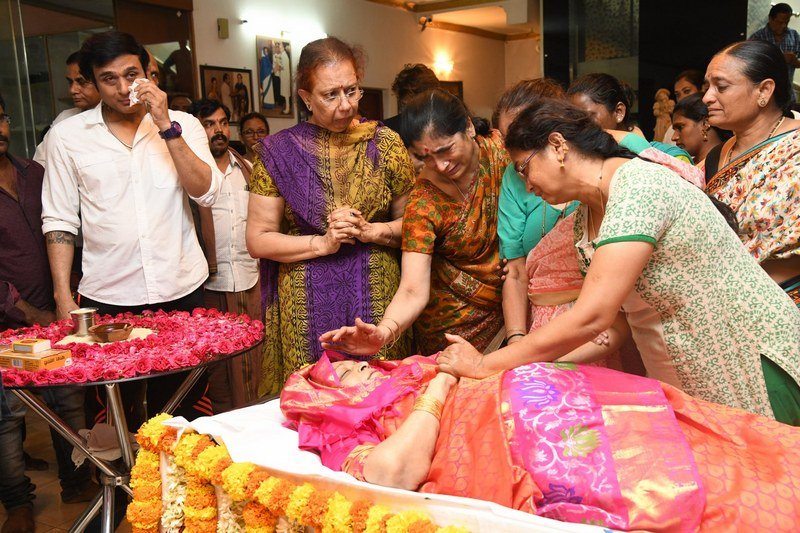 Celebs-Pay-Homage-To-Vijaya-Nirmala-15