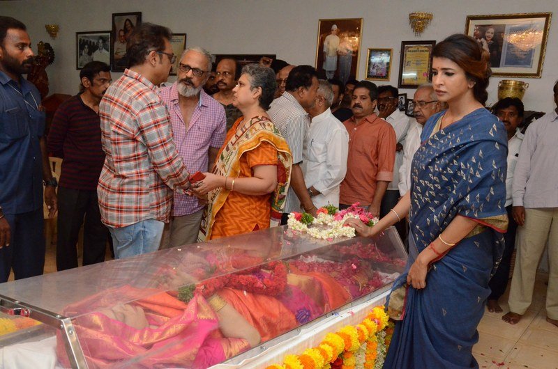 Celebs-Pay-Homage-To-Vijaya-Nirmala-16