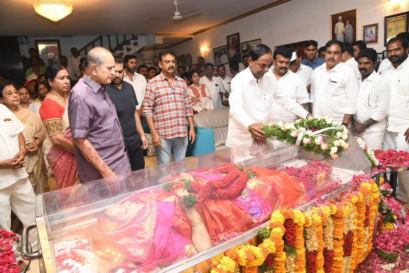 Celebs Pay Tribute To Vijaya Nirmala