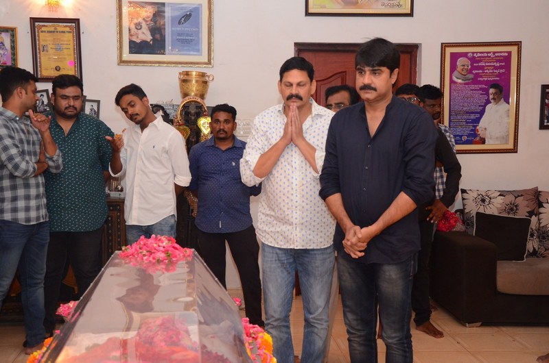 Celebs Pay Tribute To Vijaya Nirmala