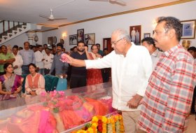 Celebs-Pay-Tribute-To-Vijaya-Nirmala-14