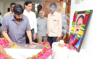 Celebs Paying Tribute To Vijaya Bapineedu