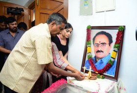 Celebs-Paying-Tribute-To-Vijaya-Bapineedu-06