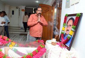 Celebs-Paying-Tribute-To-Vijaya-Bapineedu-08