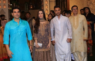 Celebs-at-Ambani-Residence-For-Ganesh-Chaturthi-Celebrations-12