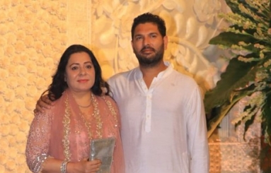 Celebs-at-Ambani-Residence-For-Ganesh-Chaturthi-Celebrations-21