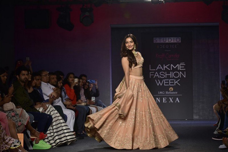 Celebs-at-Showstoppers-at-Lakme-Fashion-Week-07