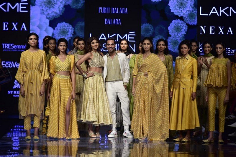 Celebs-at-Showstoppers-at-Lakme-Fashion-Week-08