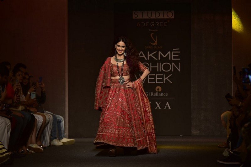 Celebs-at-Showstoppers-at-Lakme-Fashion-Week-12