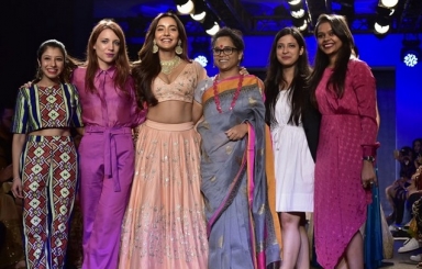 Celebs-at-Showstoppers-at-Lakme-Fashion-Week-06