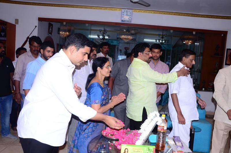 Chandrababu Meet Superstar Krishna Family