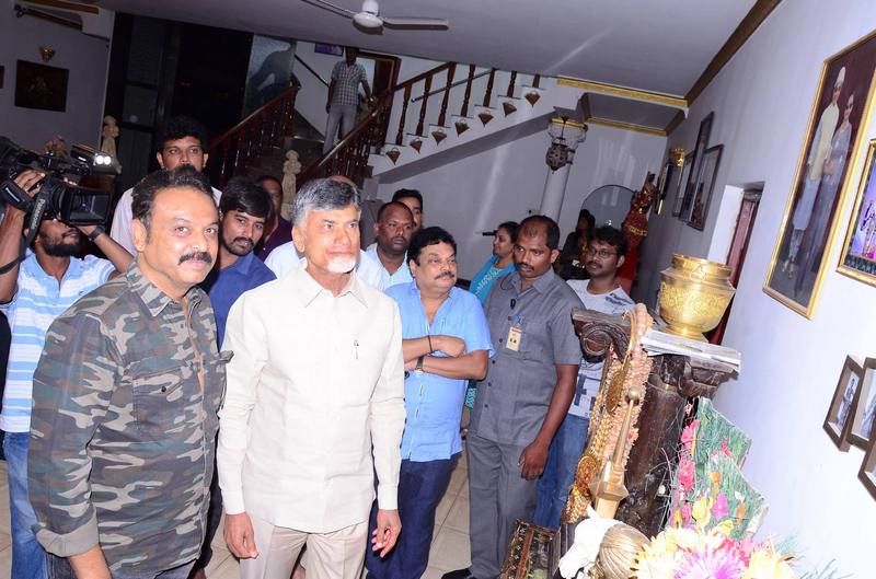 Chandrababu Meet Superstar Krishna Family