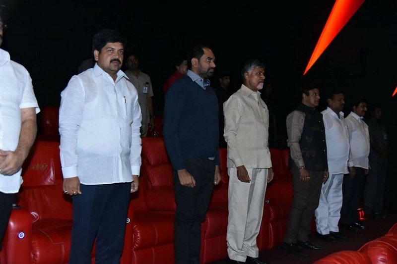 Chandrababu-Naidu-Watches-NTR-Kathanayakudu-04