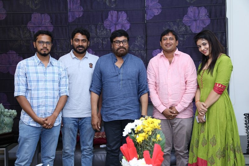 Chiranjeevi-Appreciates-Taxiwala-Team-01