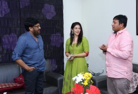 Chiranjeevi-Appreciates-Taxiwala-Team-02