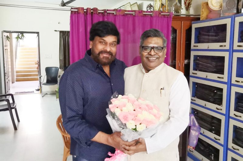 Chiranjeevi-Congratulated-Sirivennela-Seetharama-Sastry-05