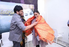 Chiranjeevi-Congratulates-Mahanati-Team-Photos-05