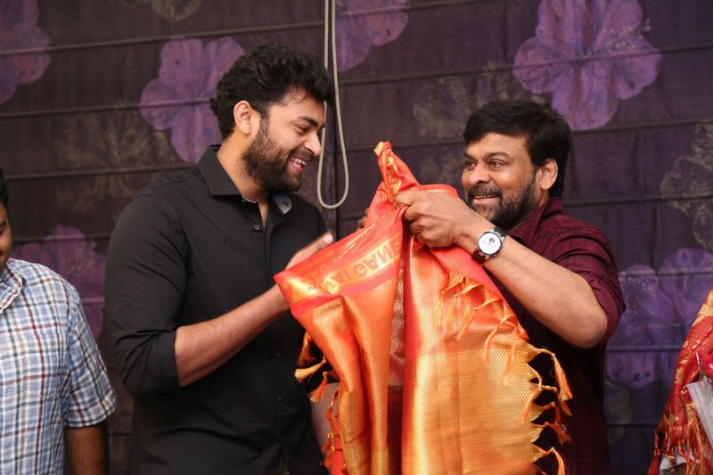 Chiranjeevi Tholi Prema Pressmeet Photos