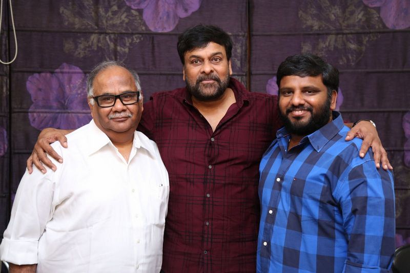 Chiranjeevi Tholi Prema Pressmeet Photos