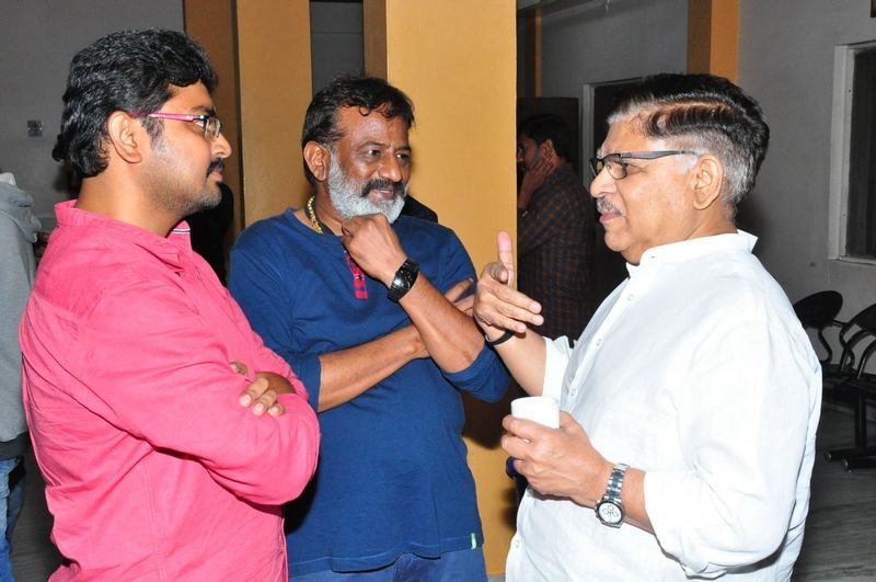 Chiranjeevi-Watches-Vijetha-Movie-03