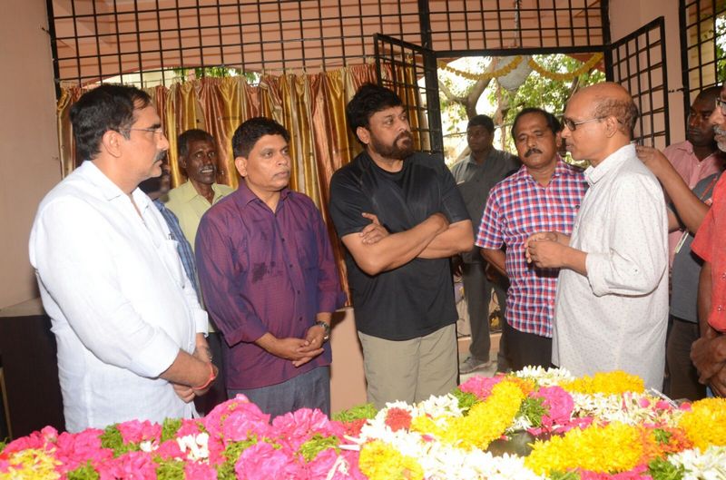 Chiranjeevi and Allu Aravind has Paid Tribute to Nandagopal