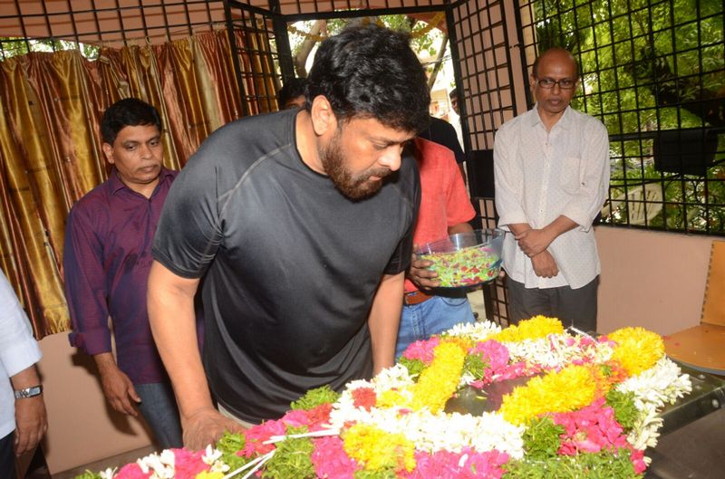 Chiranjeevi and Allu Aravind has Paid Tribute to Nandagopal