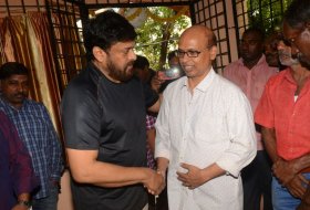 Chiranjeevi-and-Allu-Aravind-has-Paid-Tribute-to-Nandagopal-03