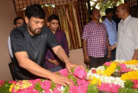 Chiranjeevi-and-Allu-Aravind-has-Paid-Tribute-to-Nandagopal-05