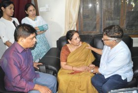 Chiranjeevi-and-Allu-Aravind-has-Paid-Tribute-to-Nandagopal-07