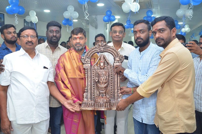 Dil-Raju-and-Shirish-Inaugurate-Srivari-Avenues-08