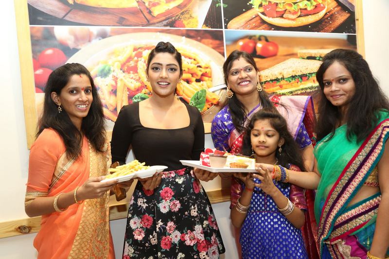 Photo 9of 13 | Eesha Rebba Photos | Eesha Rebba Photos | Eesha-Rebba-Launched-Cafe-Chef-Bakers-09