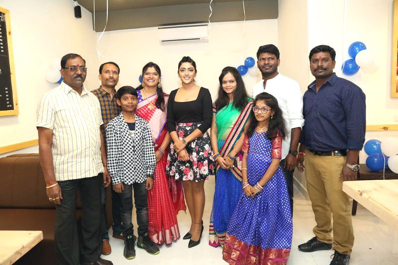 Eesha-Rebba-Launched-Cafe-Chef-Bakers-01