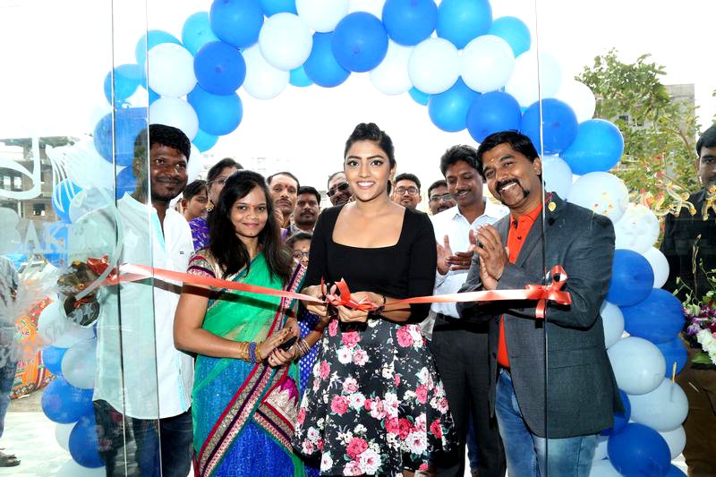 Eesha-Rebba-Launched-Cafe-Chef-Bakers-13