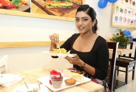 Eesha-Rebba-Launched-Cafe-Chef-Bakers-08