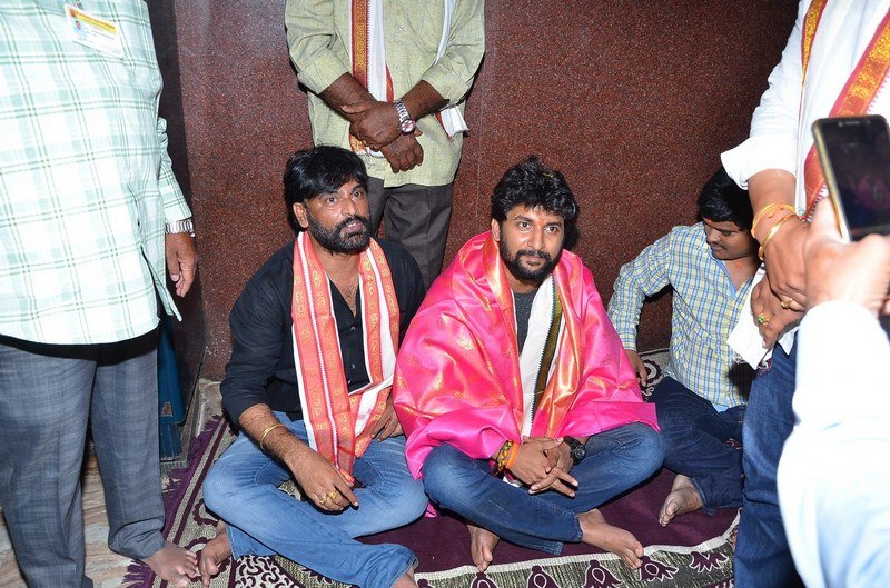 Gang-Leader-Team-at-Vijayawada-Durga-Temple-02