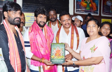 Gang-Leader-Team-at-Vijayawada-Durga-Temple-01