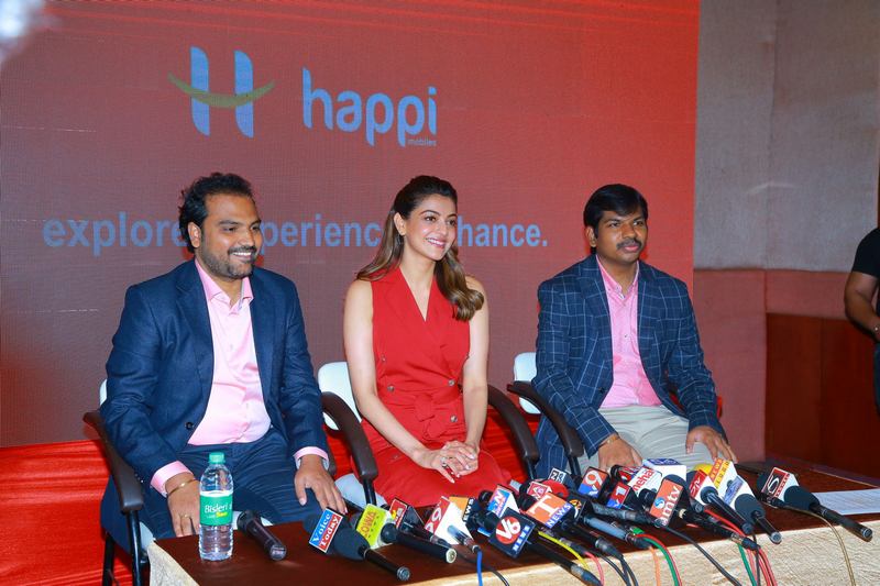 Kajal-Launches-Happi-Mobile-Store-In-Hanamkonda-08