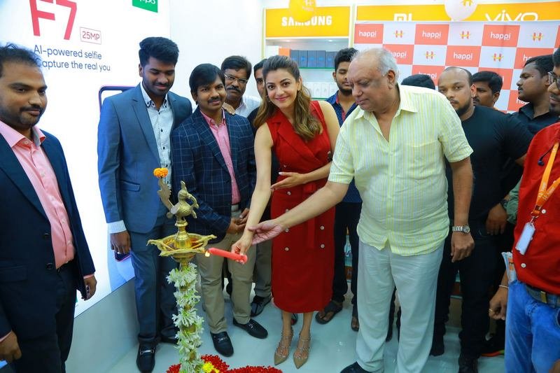 Kajal-Launches-Happi-Mobile-Store-In-Hanamkonda-05