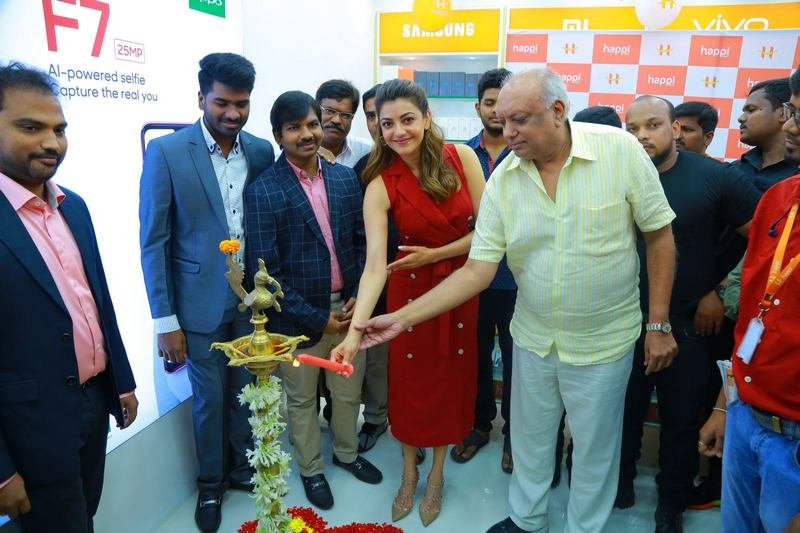 Kajal-Launches-Happi-Mobile-Store-In-Hanamkonda-05